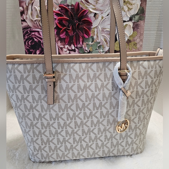 ✨️NWT Michael Kors Large Caramel Monogram LogoTote Bag - Picture 2 of 8